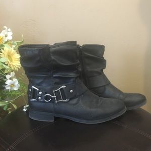 Combat boots